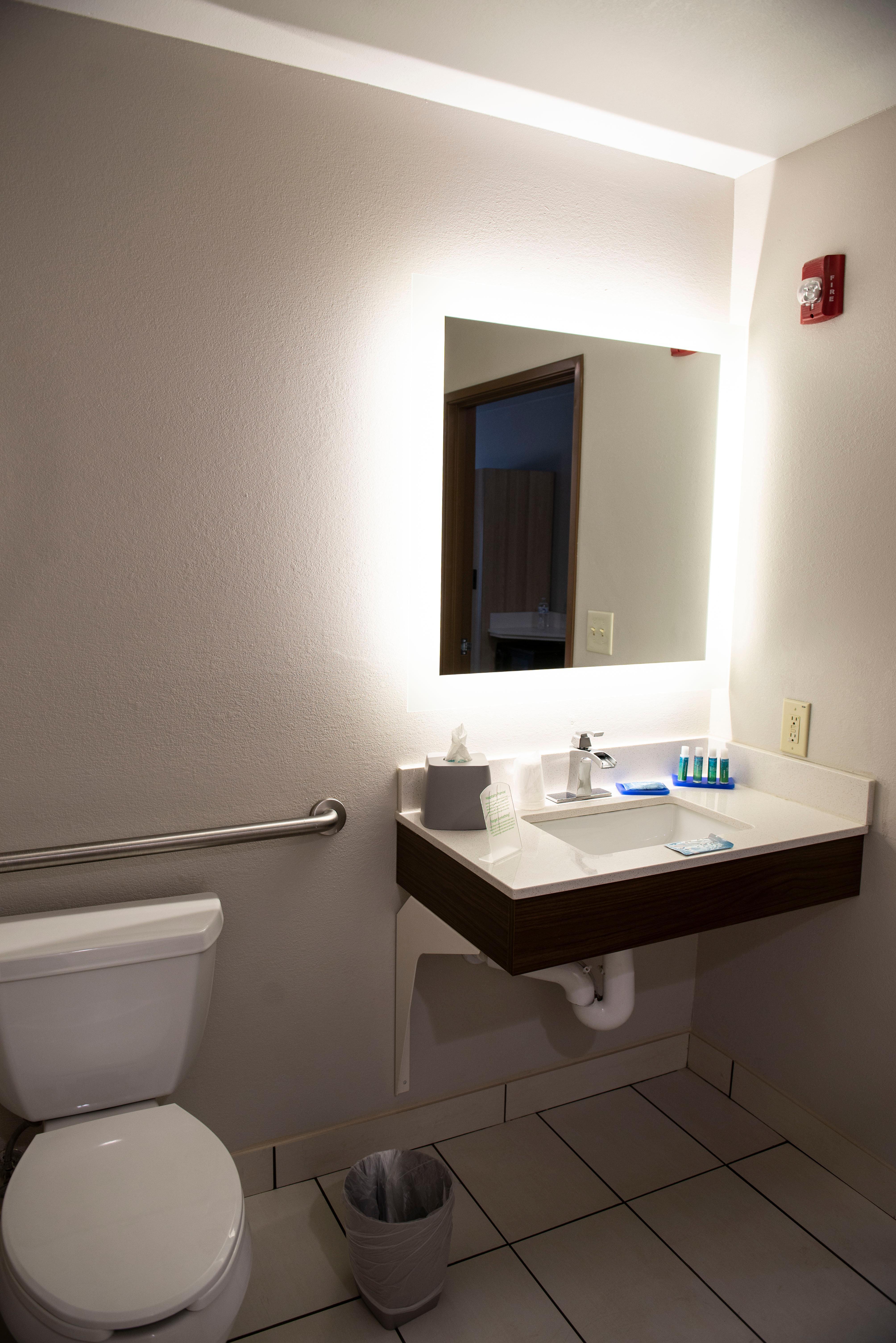 Holiday Inn Express Hotel & Suites Sedalia By Ihg Екстериор снимка