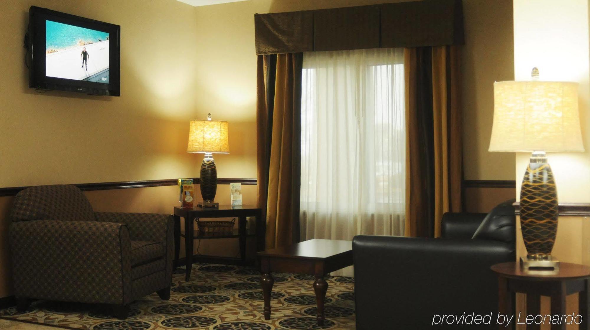 Holiday Inn Express Hotel & Suites Sedalia By Ihg Екстериор снимка