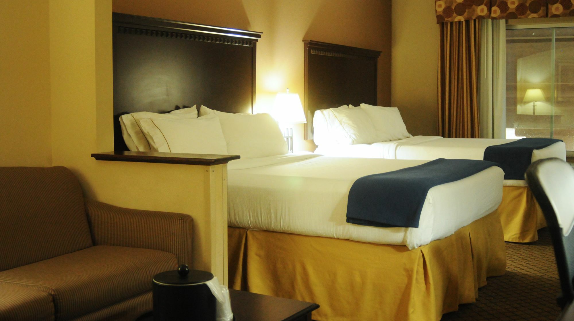 Holiday Inn Express Hotel & Suites Sedalia By Ihg Екстериор снимка