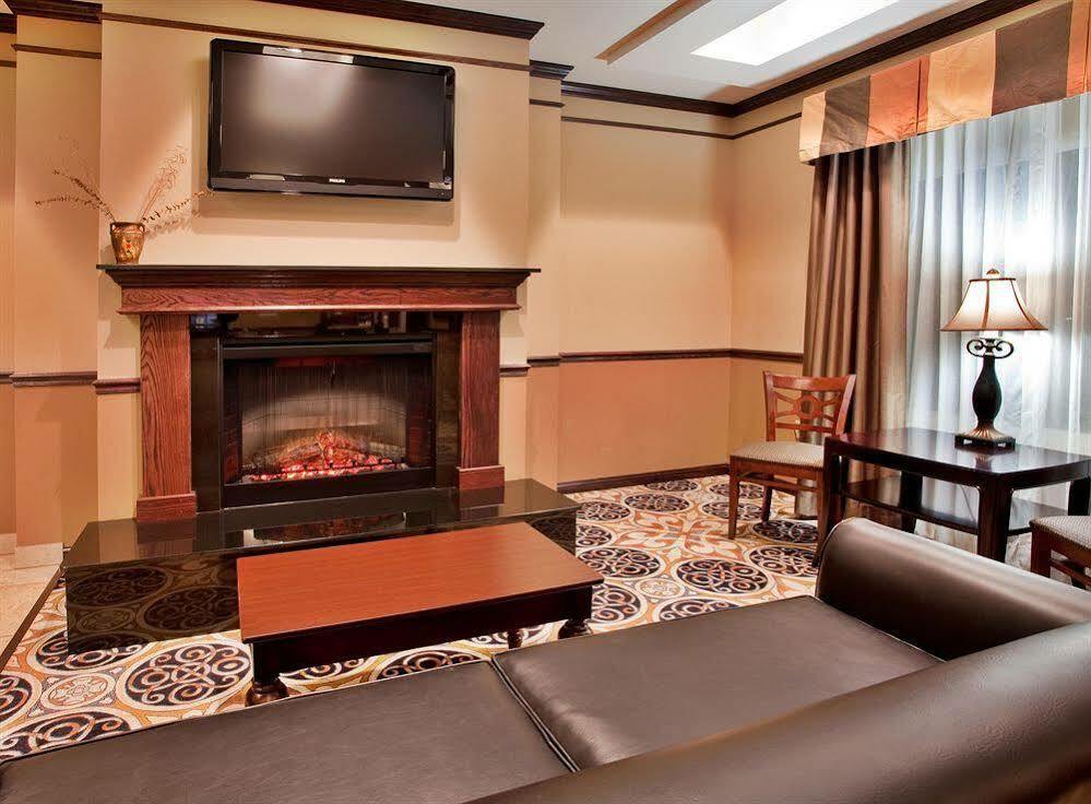 Holiday Inn Express Hotel & Suites Sedalia By Ihg Екстериор снимка