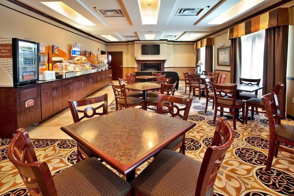 Holiday Inn Express Hotel & Suites Sedalia By Ihg Екстериор снимка