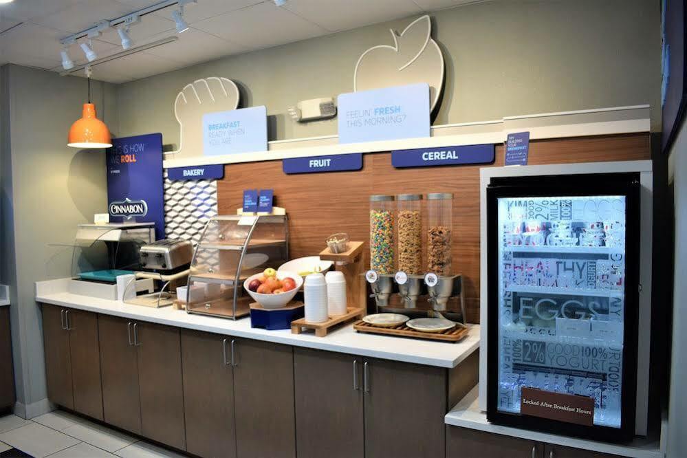 Holiday Inn Express Hotel & Suites Sedalia By Ihg Екстериор снимка