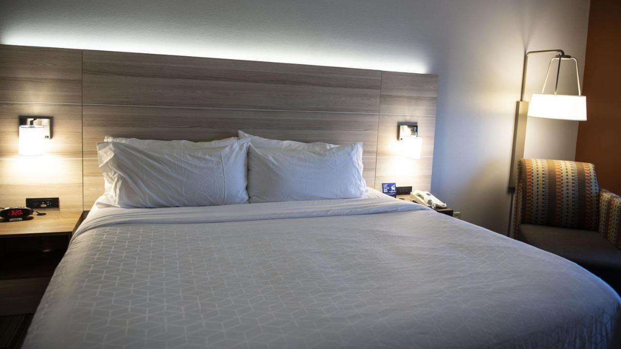Holiday Inn Express Hotel & Suites Sedalia By Ihg Екстериор снимка
