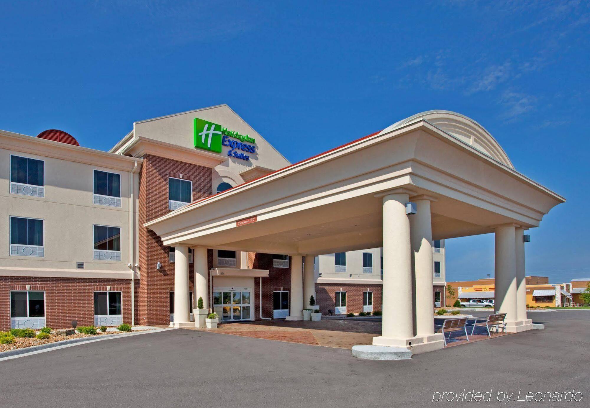 Holiday Inn Express Hotel & Suites Sedalia By Ihg Екстериор снимка