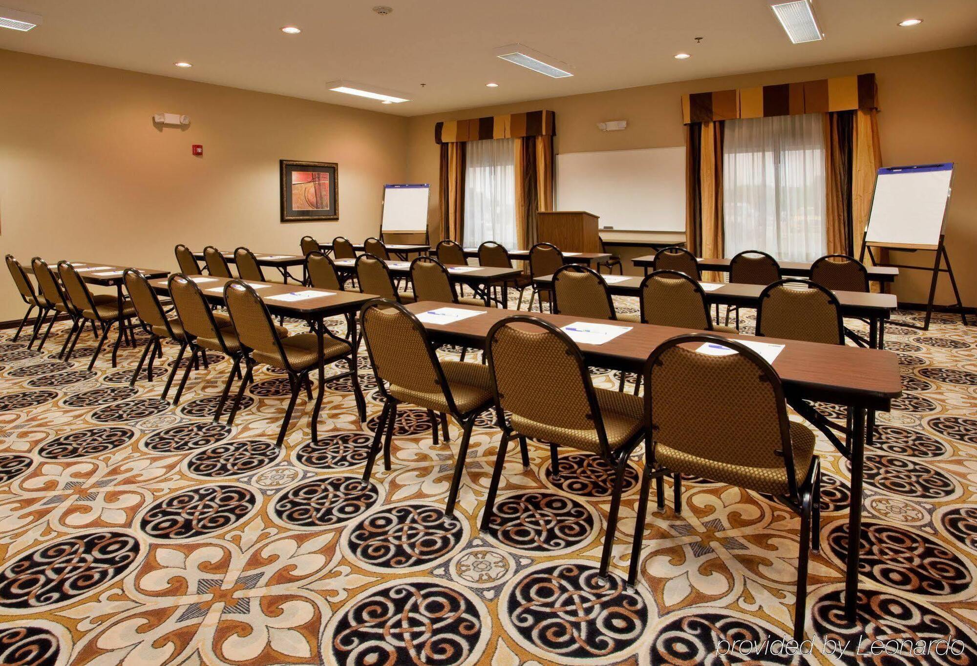 Holiday Inn Express Hotel & Suites Sedalia By Ihg Екстериор снимка